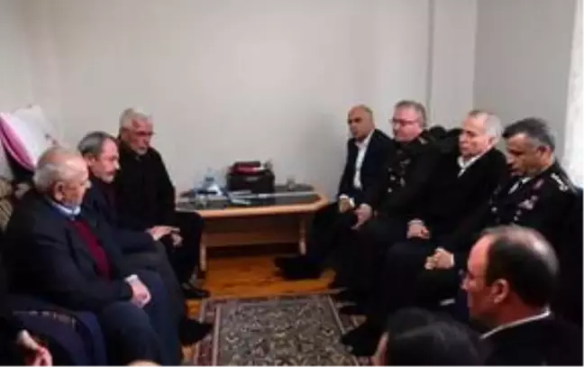 Denizli Valisi Karahan'dan şehit babasına taziye ziyareti