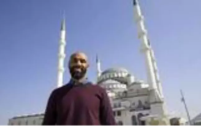 Frederic Kanoute, 700 yıldır cami olmayan Sevilla şehrine cami yaptırmak için 1 milyon dolar bağış topladı