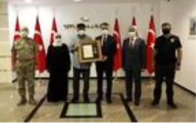 Bitlis'te, şehit ailesine Devlet Övünç Madalyası ile Beratı verildi
