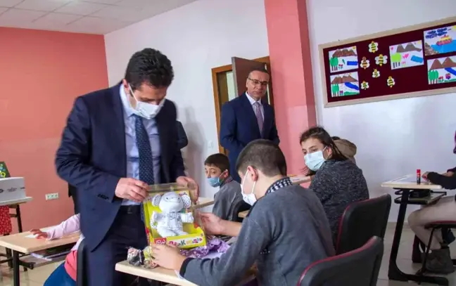 Erzurum'da özel öğrencilere özel materyalleri ulaştı