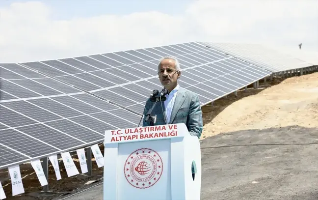 Bakan Uraloğlu, Van'da güneş enerjisi santralinin açılışını yaptı Açıklaması