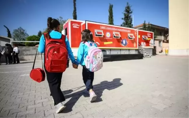 MediaMarkt, Türkiye Eğitim Gönüllüleri Vakfı'na 4 adet eğitim TIR'ı bağışladı