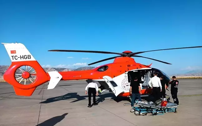 Cizre'de 4. kattan düşen hasta ambulans helikopterle sevk edildi