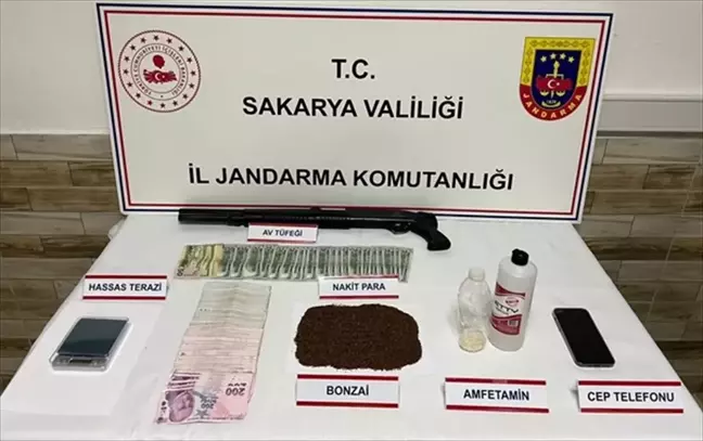 Sakarya'da Uyuşturucu ve Kaçakçılık Operasyonları Sonucunda 5 Kişi Tutuklandı