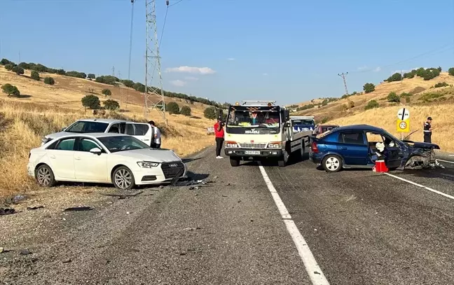 Diyarbakır'ın Çermik ilçesinde zincirleme trafik kazası: 4 yaralı