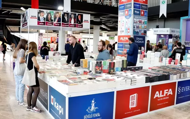 Kocaeli Kitap Fuarı 'Savaşın ve Acının Edebiyatı' Temasıyla Kapılarını Açtı