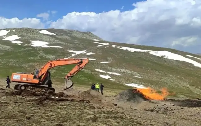 Sivas'ta Doğalgaz İletim Hattına Yıldırım Düşmesi Sonucu Yangın Çıktı