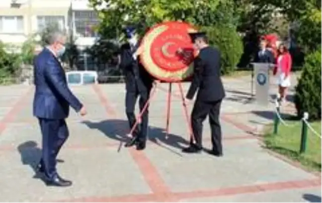 Salihli'de Cumhuriyet Bayramı kutlamaları çelenk sunumuyla başladı