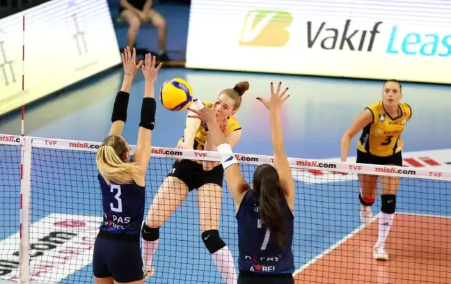 VakıfBank, Aydın BŞB'ye set vermedi
