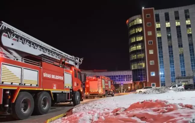 HASTANENİN HAVALANDIRMA BOŞLUĞUNDA YANGIN ÇIKTI