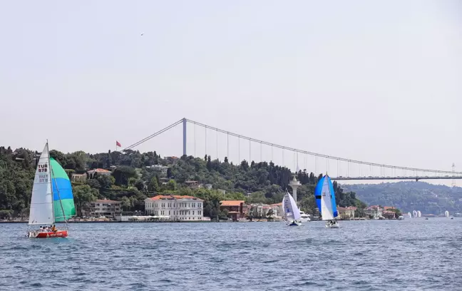 İstanbul'un fethi anısına İstanbul Boğazı'nda tekne ve bot yarışları yapıldı
