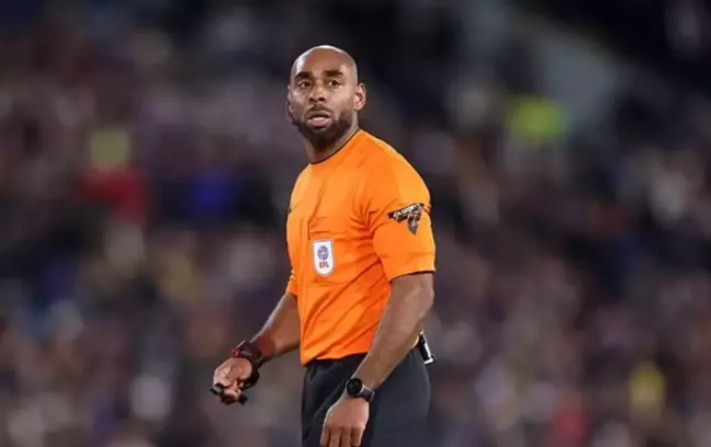 İngiltere'de 15 yıl aradan sonra ilk kez siyahi bir hakem Premier Lig maçında görev alacak.
