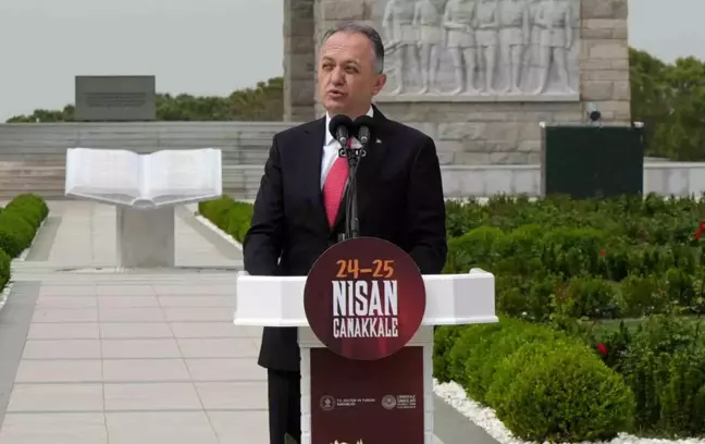 Çanakkale Kara Savaşları'nın 109. yıl dönümü etkinlikleri Şehitler Abidesi'nde törenle başladı