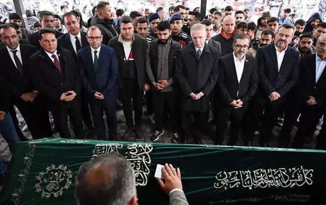 Küçükçekmece'de Düşen Çocuğun Cenaze Töreni Düzenlendi