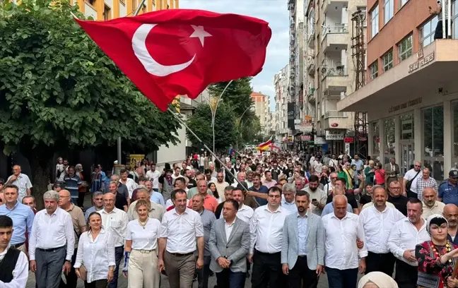 Trabzon'da 32. Uluslararası Akçaabat Müzik ve Halk Oyunları Festivali'nde Kortej Yürüyüşü Düzenlendi