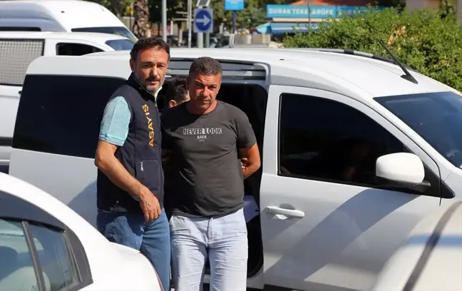 Alanya'da seyir halindeki otomobilde yangın çıktı