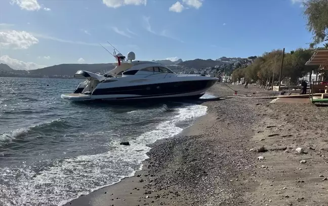 Bodrum'da Kuvvetli Rüzgar Motoryatı Karaya Sürükledi