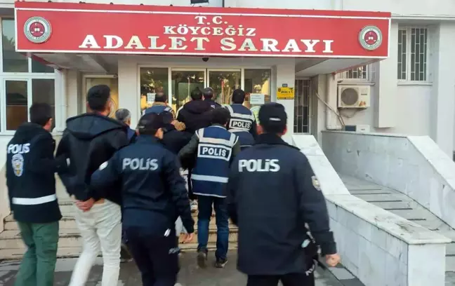 Köyceğiz'de Dolandırıcılık: Kendini Polis Olarak Tanıtan Şahıslar Yakalandı