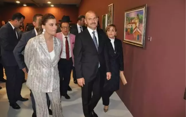 Gazeteci Hande Fırat'ın Resim Sergisine Yoğun İlgi