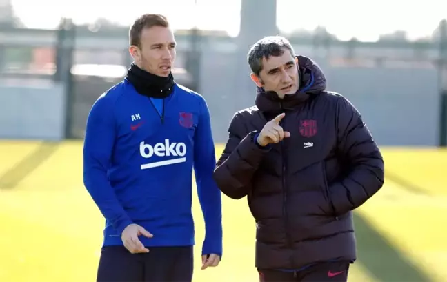 Barcelona, Ernesto Valverde'yi görevden aldı ve yerine Quique Setien'i getirdi