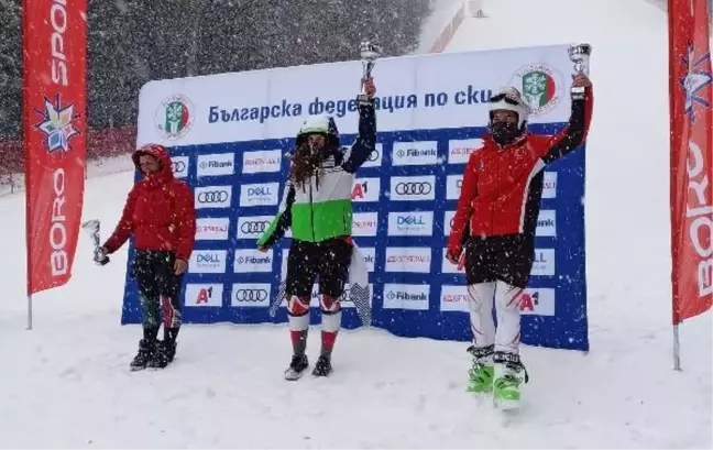 Milli kayakçı Ceren Yıldırım'dan FIS Slalom Yarışı'nda bronz madalya