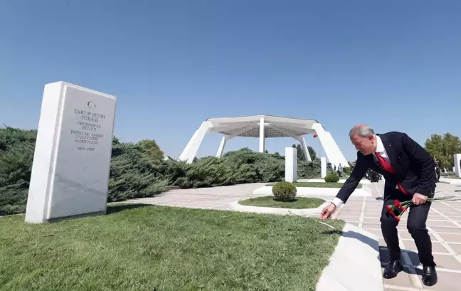 Cumhurbaşkanı Erdoğan, Devlet Mezarlığı'nı ziyaret etti