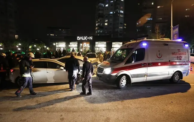 Antalya'da Otomobil Çarpışması: 4 Kişi Yaralandı