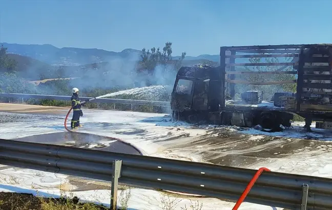 Tokat'ın Erbaa ilçesinde çinko yüklü tır yandı