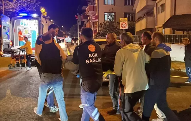 Hendek'te Motosikletli Kurye Trafik Kazasında Ağır Yaralandı