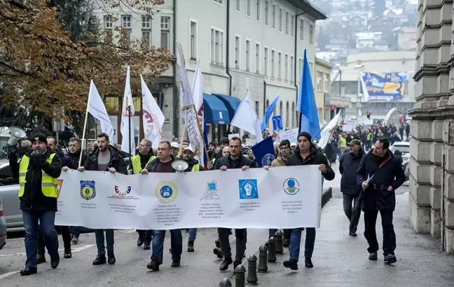 Saraybosna'da Sendikalar Maaş Artışı İçin Protesto Düzenledi