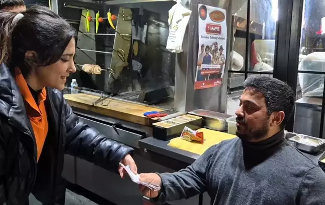 Kokoreç Dükkanından Anlamlı 1 Mayıs Kutlaması