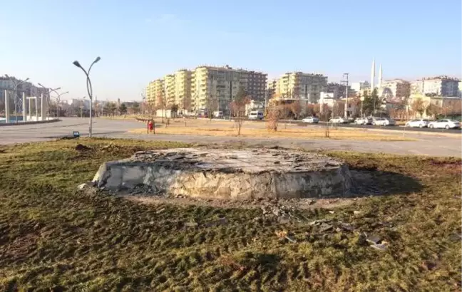 Dbp'li Belediyenin Diktiği 'Roboski Anıtı' Kayyum Kaldırıldı