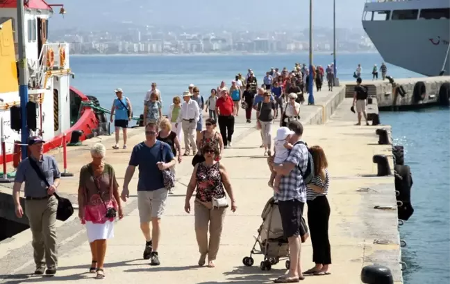 Yılın İlk Yolcu Gemisi Alanya Limanı'na Yanaştı
