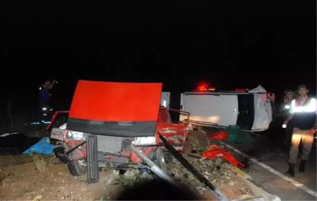 Kastamonu'da Otomobil ile Ticari Araç Çarpıştı; 2 Ölü, 6 Yaralı