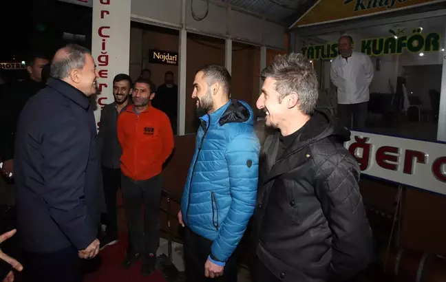 Bakan Akar ve Orgeneral Güler Hakkari'de
