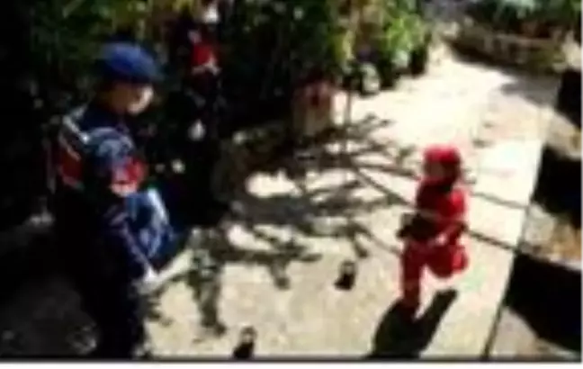 Jandarmadan 6 yaşındaki Ataberk'e oyuncak sürprizi