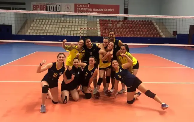 Derincespor Genç Kızlar Voleybol Ligi'ne İyi Başladı