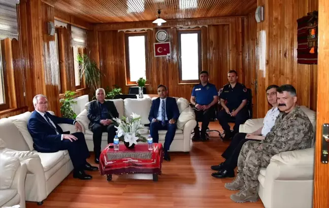 Trabzon Valisi Aziz Yıldırım, Tonya Belediye Başkanı Osman Beşel'i ziyaret etti