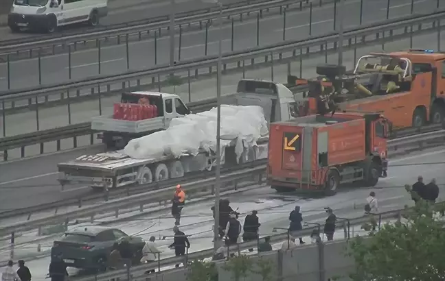 Zeytinburnu'nda Tır Kazası Sonucu D-100 Kara Yolu Kapandı