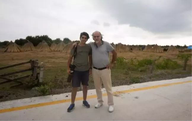 Baba-oğul doğayı fotoğraflıyor