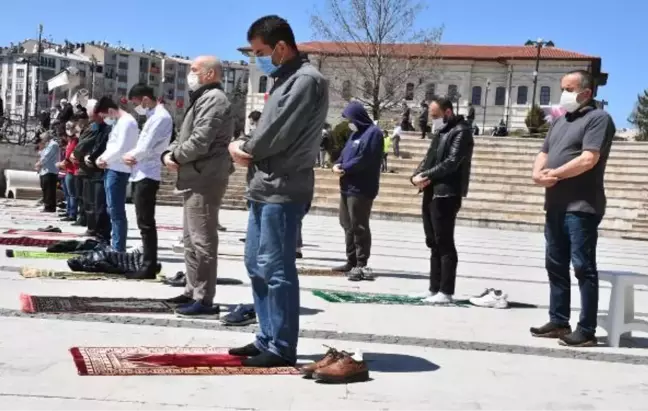 Sivas'ta, kısıtlamada tedbirli cuma namazı