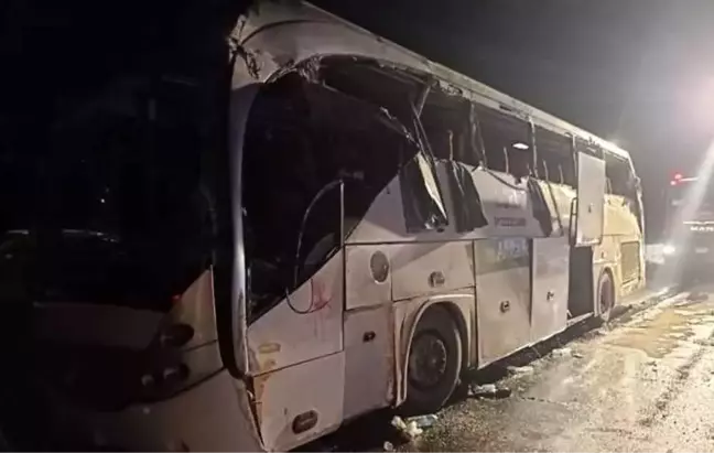 Son dakika haberleri... Mısır'da 60 kişiyi taşıyan otobüs devrildi: 12 ölü, 38 yaralı