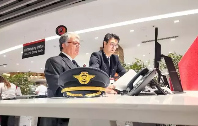 THY pilotu Ceyhan Yılmazcan, 48 yıllık meslek hayatının son uçuşunu gerçekleştirdi