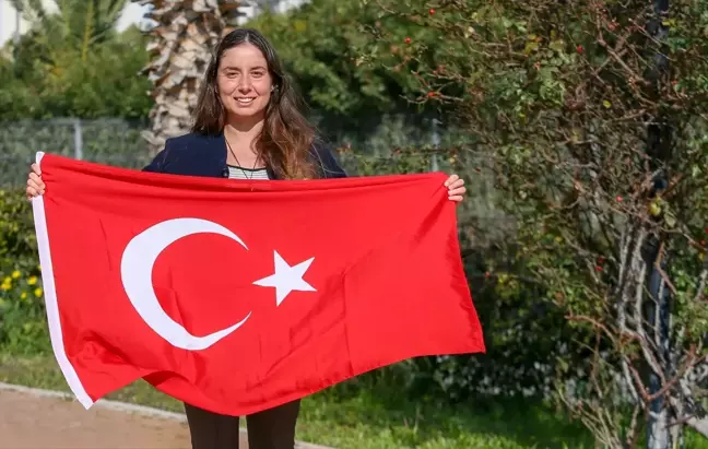 Türk Kadını Bengisu Avcı, Yeni Zelanda'daki Cook Boğazı'nı Geçti