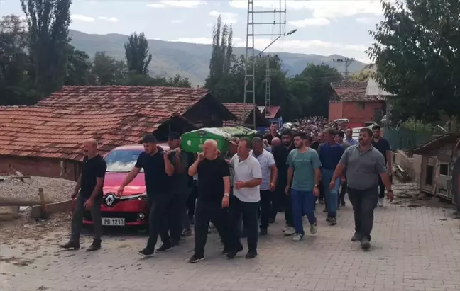 Kastamonu'da Tekne Kazasında Hayatını Kaybedenler Son Yolculuğuna Uğurlandı