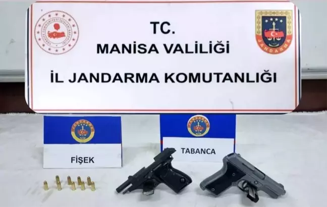 Manisa'da Jandarma Operasyonu: 3 Ruhsatsız Tabanca Ele Geçirildi