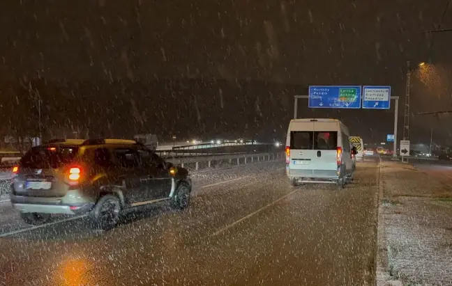 İstanbul'da Etkili Kar Yağışı Devam Ediyor