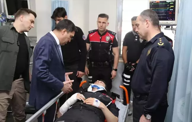 Şanlıurfa'da Motosikletli Yunus Timleri ile Otomobil Çarpıştı: 4 Polis Yaralı