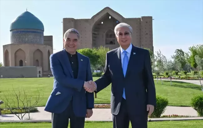 Türkmenistan Halk Maslahatı Başkanı Berdimuhamedov, Kazakistan'ı Ziyaret Etti