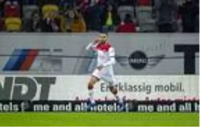 Kenan Karaman'ın 2 gol attığı maçta Düsseldorf bir puanla yetindi